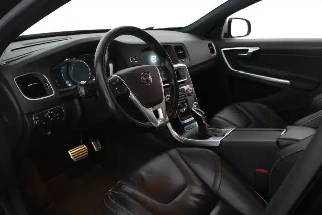 Musta Farmari, Volvo V60 – XPB-887