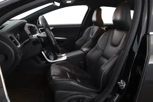 Musta Farmari, Volvo V60 – XPB-887