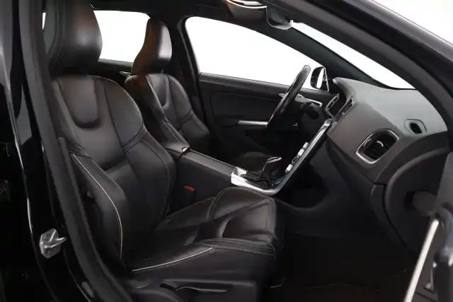 Musta Farmari, Volvo V60 – XPB-887
