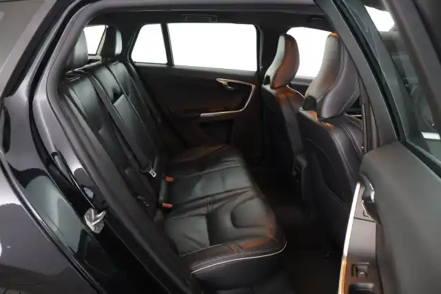 Musta Farmari, Volvo V60 – XPB-887