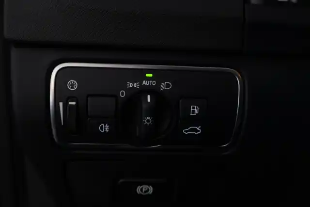 Musta Farmari, Volvo V60 – XPB-887