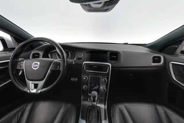 Musta Farmari, Volvo V60 – XPB-887