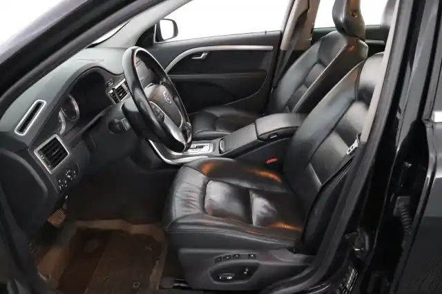Musta Sedan, Volvo S80 – XPB-969
