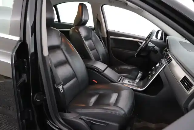 Musta Sedan, Volvo S80 – XPB-969
