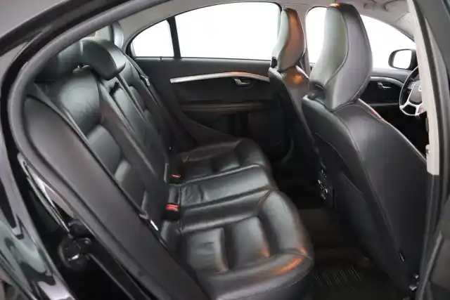 Musta Sedan, Volvo S80 – XPB-969