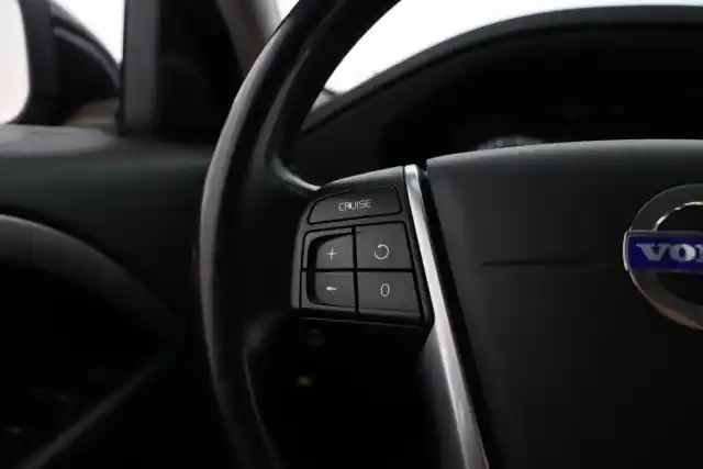 Musta Sedan, Volvo S80 – XPB-969