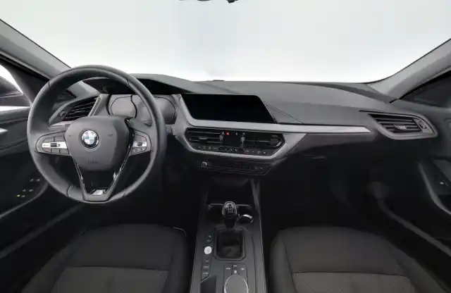 Musta Viistoperä, BMW 118 – XPC-573