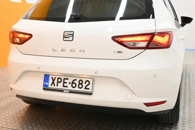 Valkoinen Farmari, Seat Leon – XPE-682