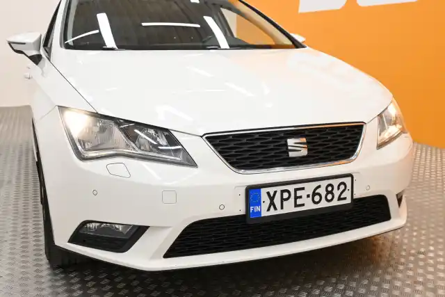 Valkoinen Farmari, Seat Leon – XPE-682