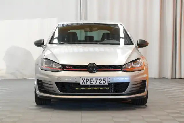 Harmaa Viistoperä, Volkswagen Golf – XPE-725