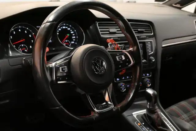 Harmaa Viistoperä, Volkswagen Golf – XPE-725