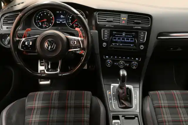 Harmaa Viistoperä, Volkswagen Golf – XPE-725