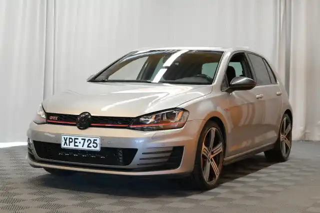 Harmaa Viistoperä, Volkswagen Golf – XPE-725