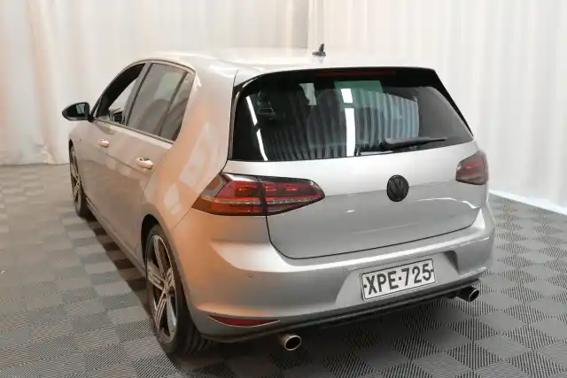 Harmaa Viistoperä, Volkswagen Golf – XPE-725