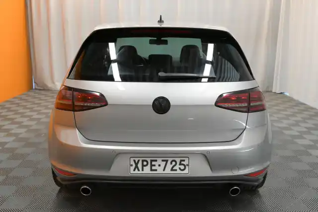 Harmaa Viistoperä, Volkswagen Golf – XPE-725