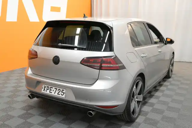 Harmaa Viistoperä, Volkswagen Golf – XPE-725