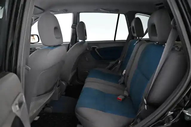 Musta Maastoauto, Toyota RAV4 – XPF-113