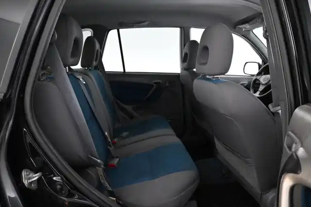 Musta Maastoauto, Toyota RAV4 – XPF-113