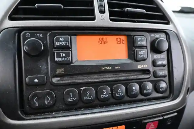 Musta Maastoauto, Toyota RAV4 – XPF-113