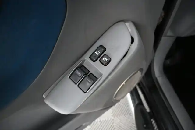 Musta Maastoauto, Toyota RAV4 – XPF-113