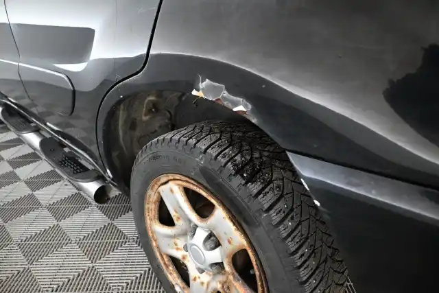 Musta Maastoauto, Toyota RAV4 – XPF-113