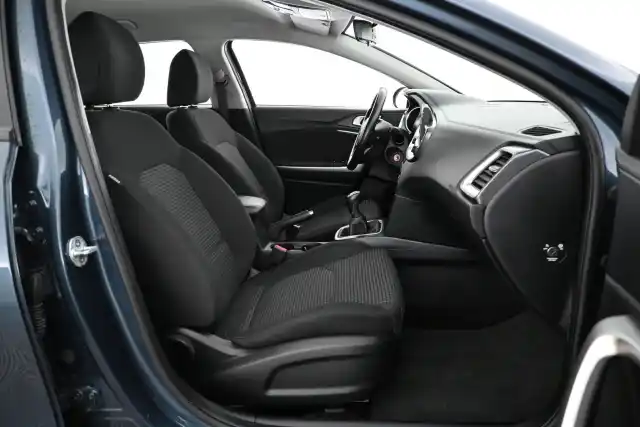 Sininen Viistoperä, Kia Ceed – XPH-595