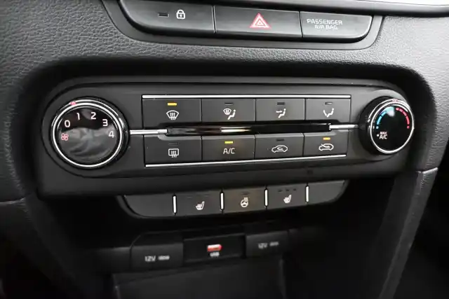 Sininen Viistoperä, Kia Ceed – XPH-595