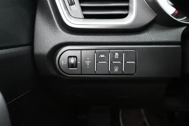 Sininen Viistoperä, Kia Ceed – XPH-595