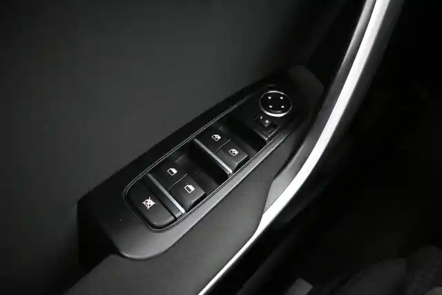 Sininen Viistoperä, Kia Ceed – XPH-595