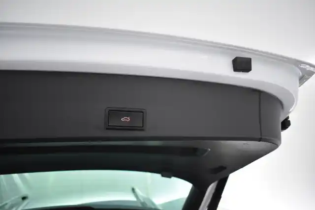 Valkoinen Maastoauto, Seat Ateca – XPJ-367