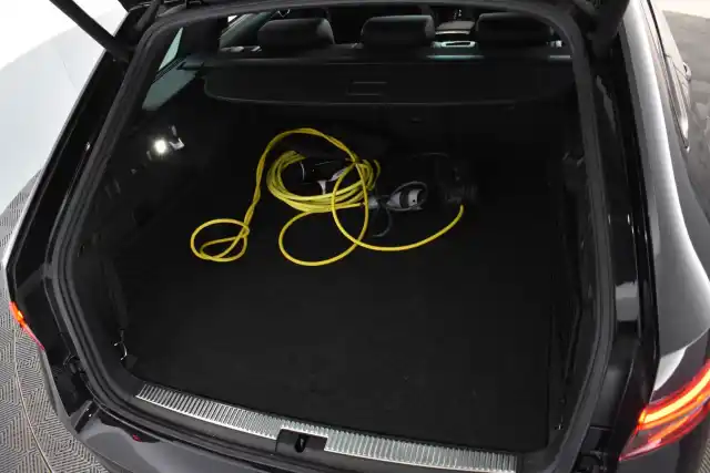 Musta Farmari, Skoda Superb – XPJ-478
