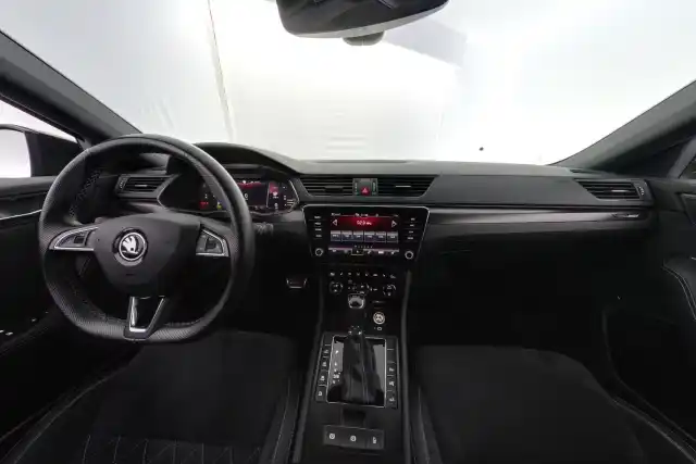 Musta Farmari, Skoda Superb – XPJ-478