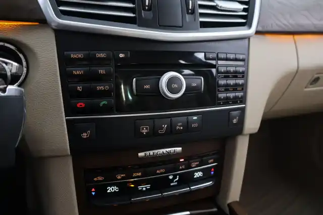 Ruskea Sedan, Mercedes-Benz E – XPJ-583