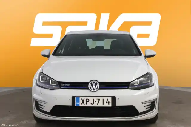 Valkoinen Viistoperä, Volkswagen Golf – XPJ-714