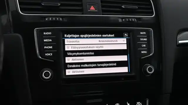 Valkoinen Viistoperä, Volkswagen Golf – XPJ-714