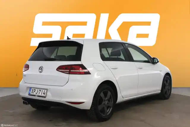 Valkoinen Viistoperä, Volkswagen Golf – XPJ-714