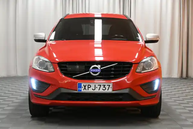 Punainen Maastoauto, Volvo XC60 – XPJ-737