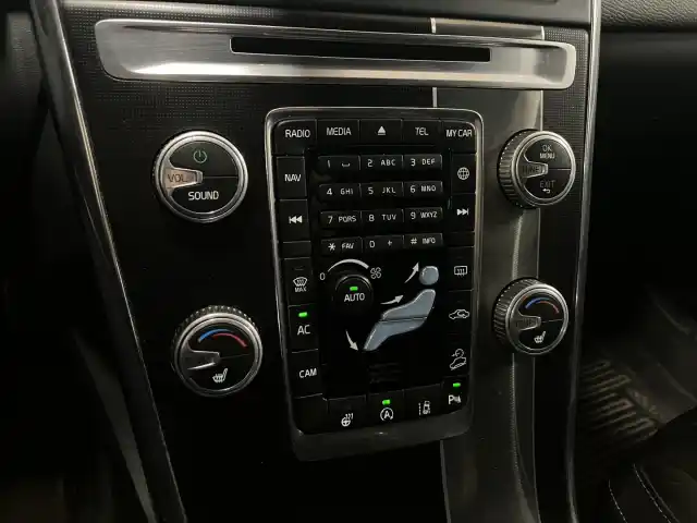 Punainen Maastoauto, Volvo XC60 – XPJ-737
