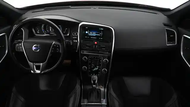 Punainen Maastoauto, Volvo XC60 – XPJ-737