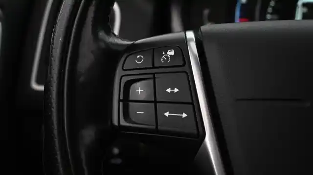 Punainen Maastoauto, Volvo XC60 – XPJ-737