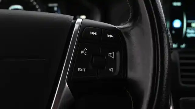 Punainen Maastoauto, Volvo XC60 – XPJ-737