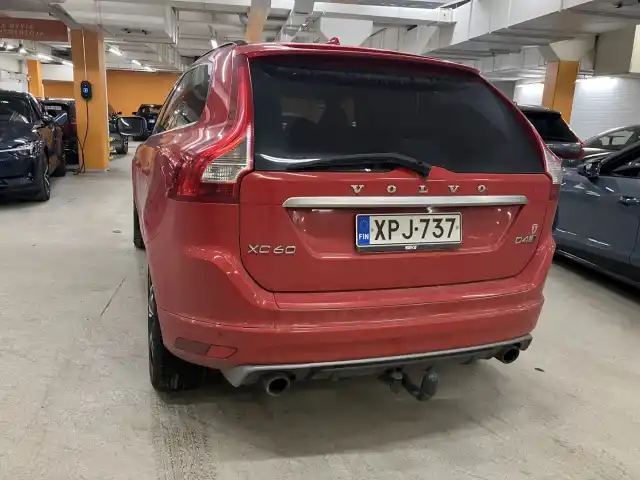 Punainen Maastoauto, Volvo XC60 – XPJ-737