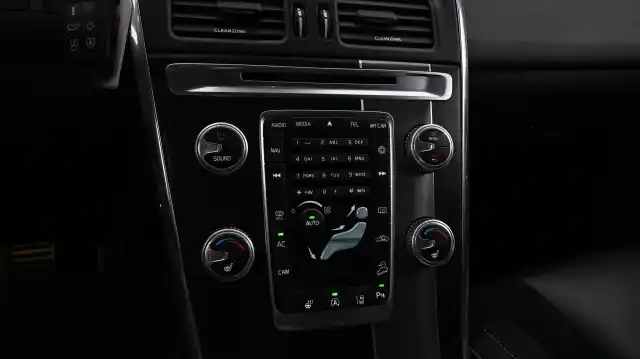Punainen Maastoauto, Volvo XC60 – XPJ-737