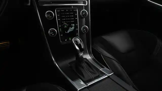 Punainen Maastoauto, Volvo XC60 – XPJ-737