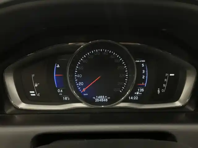 Punainen Maastoauto, Volvo XC60 – XPJ-737