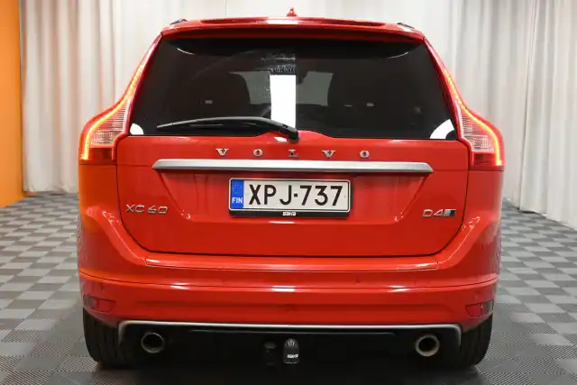 Punainen Maastoauto, Volvo XC60 – XPJ-737