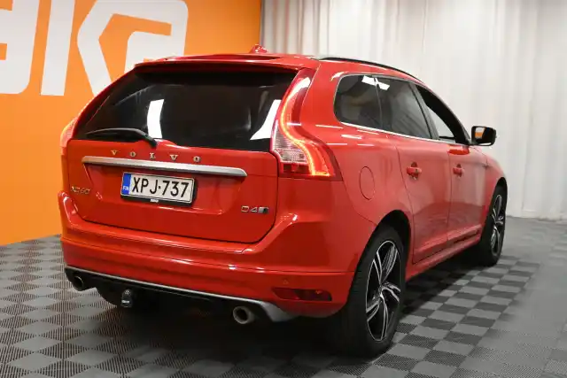 Punainen Maastoauto, Volvo XC60 – XPJ-737