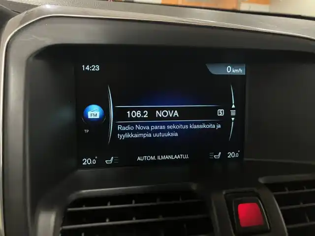 Punainen Maastoauto, Volvo XC60 – XPJ-737