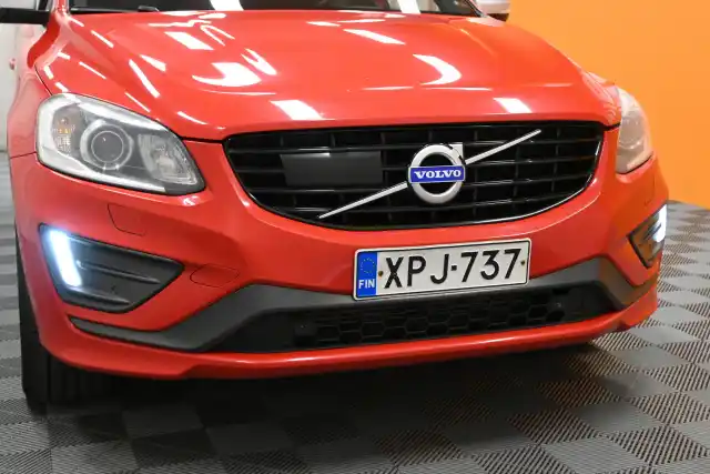 Punainen Maastoauto, Volvo XC60 – XPJ-737