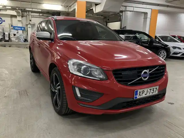 Punainen Maastoauto, Volvo XC60 – XPJ-737